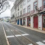 LovelyStay - Distinctive&Unique Apartment next to Sé Cathedral of Lisbon - 5 min to Chiado