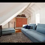 LovelyStay - Distinctive&Unique Apartment next to Sé Cathedral of Lisbon - 5 min to Chiado